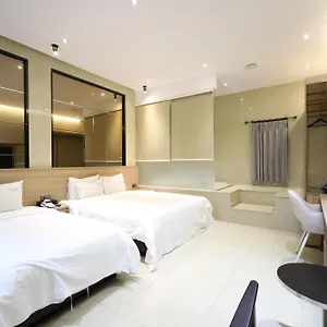 3* Hotel Almond Station
