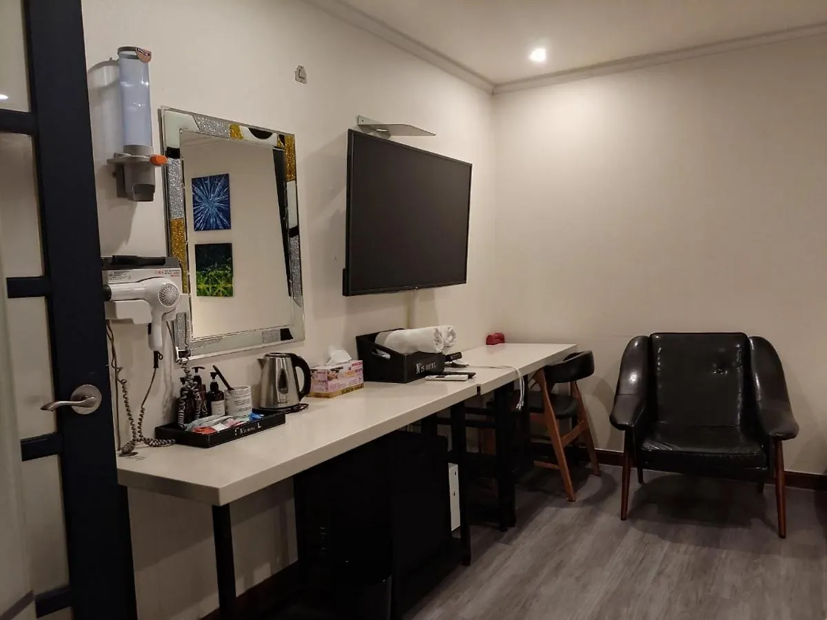 No.25 Hotel Busan Seomyeon Station 2*,