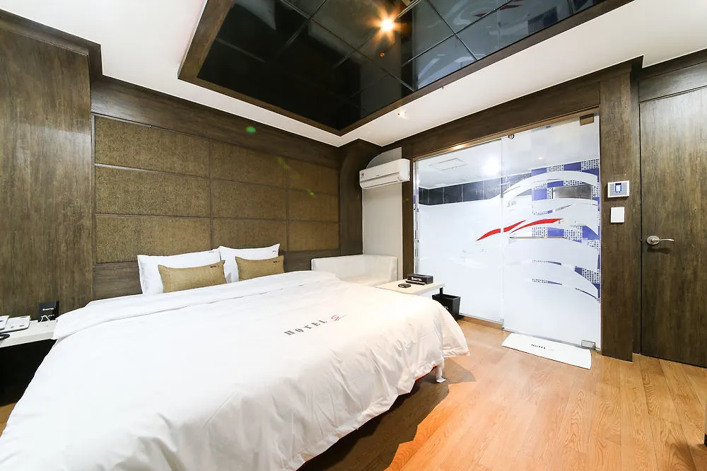 No.25 Hotel Busan Seomyeon Station 2*,